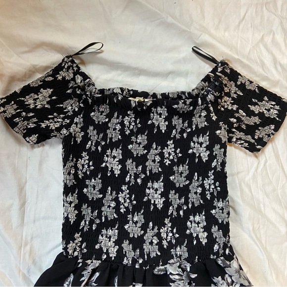 Floral Romper - Picture 3 of 5